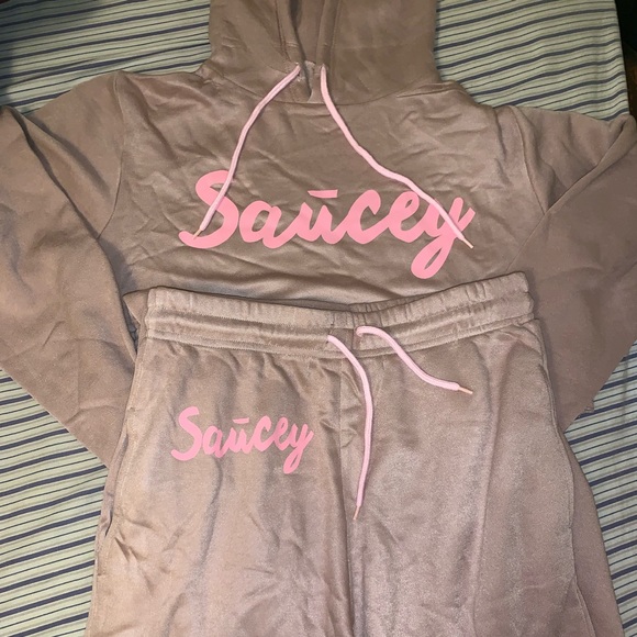 Saūcey crop top set - Picture 2 of 3